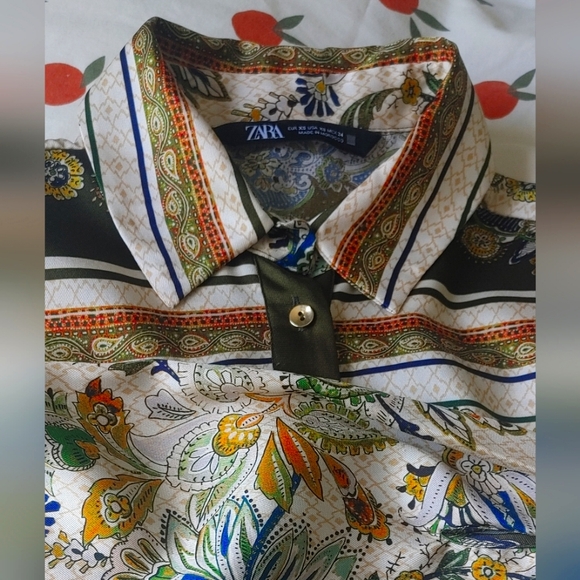 Zara button-down shirt - Picture 2 of 9